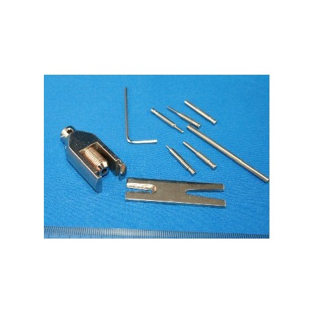 Pinion gear puller for small helicopters